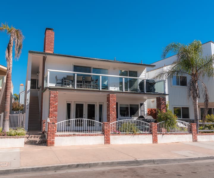 6 Bedroom Duplex Steps From The Beach Houses for Rent in Newport