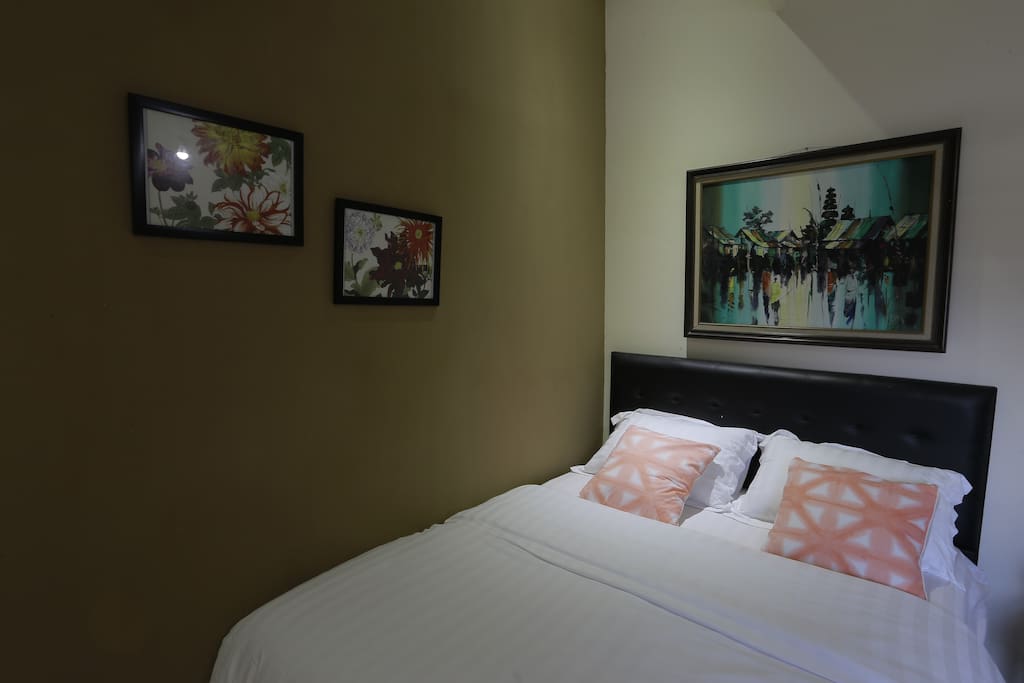 The Mezanine Room is a unique two story room with a small common area for you to have some relaxed and quiet time.