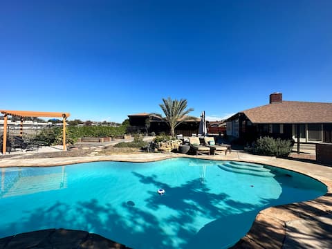 Garden House 15 mins from Downtown with pool!