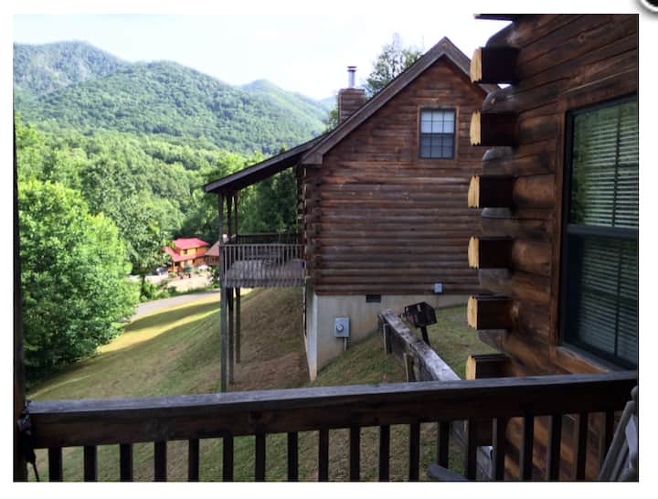 Bear Run Log Cabin 1 Cabins for Rent in Maggie Valley, North