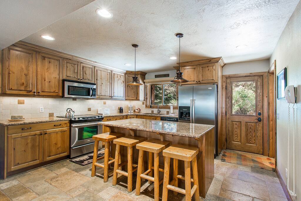 Stunning Park City Ski Home with immediate access to the largest resort in the United State - Park City Mountain. A ski-in 4BR/4BA mountain ski home with hand-picked furnishings, open layout, modern kitchen, mountain style decor and art from Park City, Utah galleries and local artists.