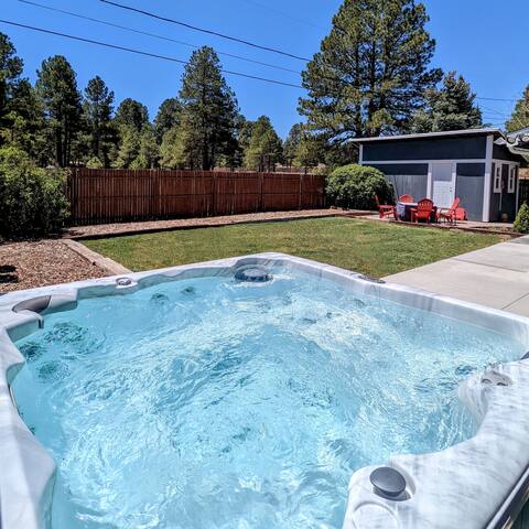 Flagstaff Dogs Welcome - Hot Tub, Fire Pit, A/C
