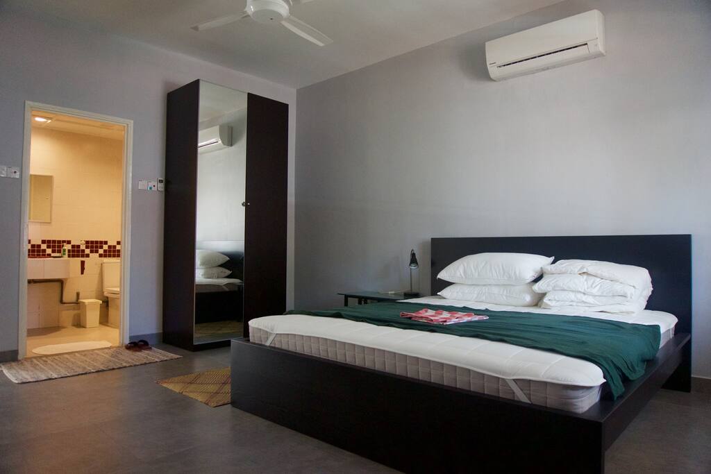 Guest Room (1)
