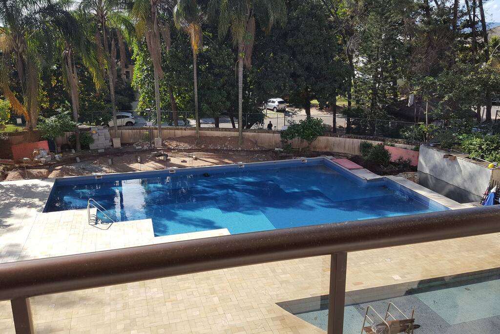 Vista da varanda principal, piscina