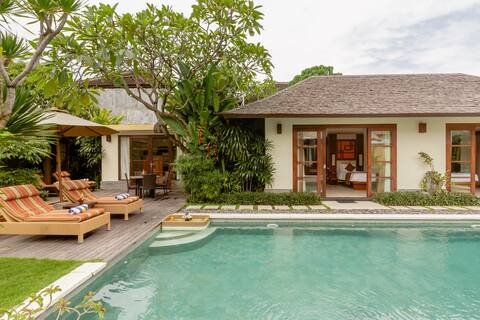 Spectacular Bali Villa - Private Pool, Chef & Beach Entrance