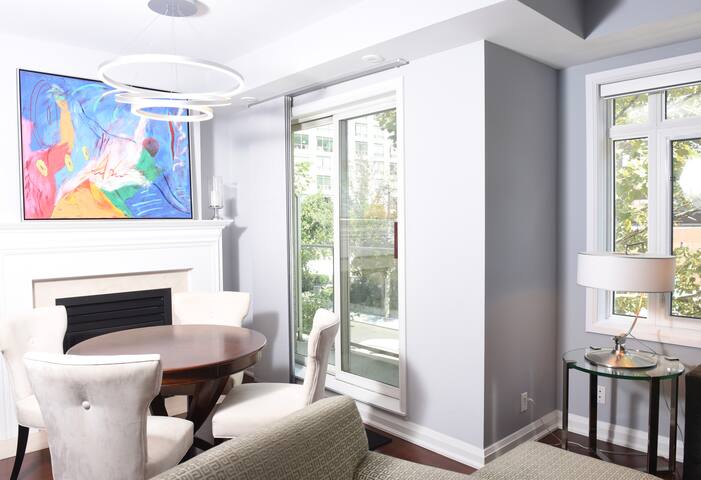 Deluxe Yorkville Townhouse gallery image 5