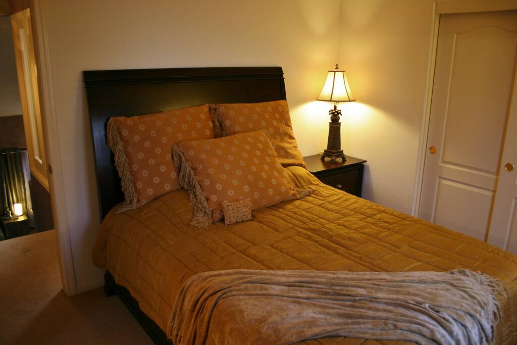 Cherrywood Queen Bed