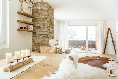 Alpine Chic Apartment, 3 bedrooms ( ski in/out!)