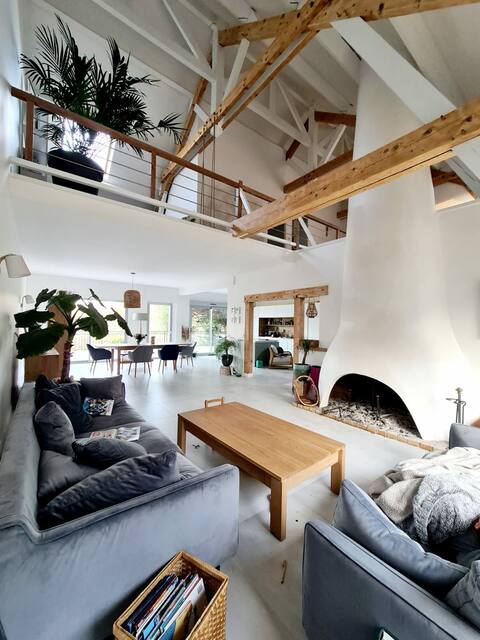 Atypical 200 m² house with terrace and forest