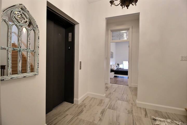 Castle Manor Penthouse – more units available gallery image 3