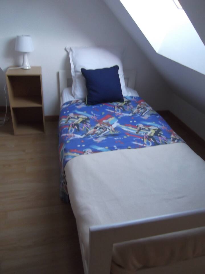 חדר שינה 4
עם 2 מיטות יחיד