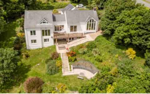 Gorgeous beach home with stunning sea views