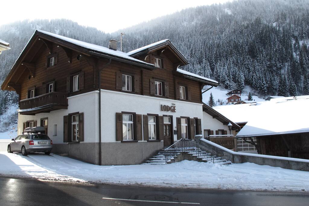 Lodge Winter Ski In
Ski Out