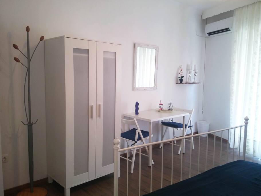 Chic and cozy blue room in the city center.!