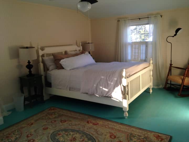 საძინებელი 1 ზედა სართულზე, 152x203 სმ ზომის საწოლით