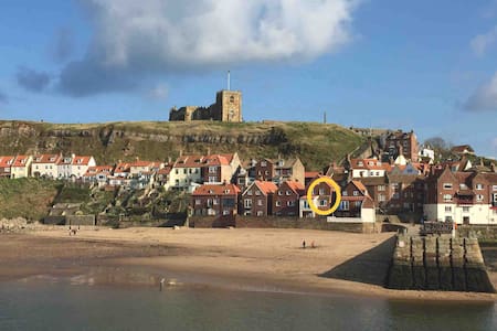 Beach side cottage with sea view, Whitby harbour