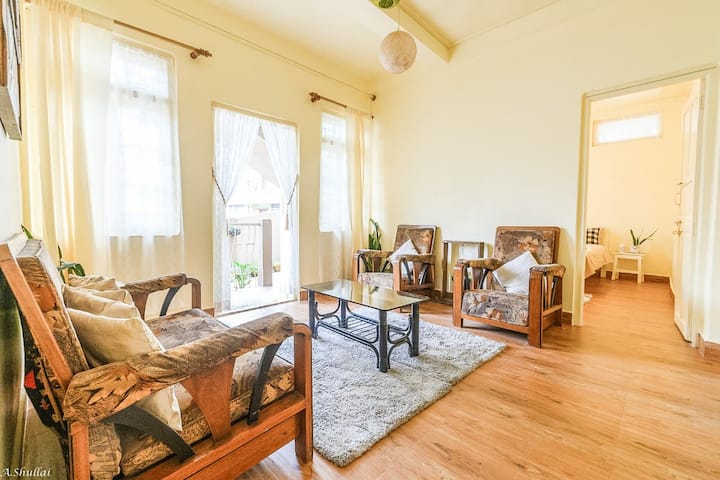 2 Bedroom Homestay At Laitumkhrah. - Meghalaya