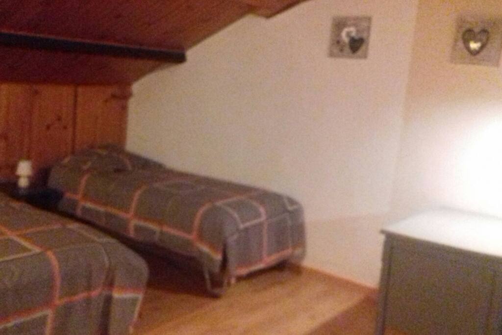 2 lits 1 pers et bureau
