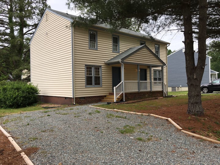 Duplex Apt (Sunshine Suite) - Chesterfield, VA