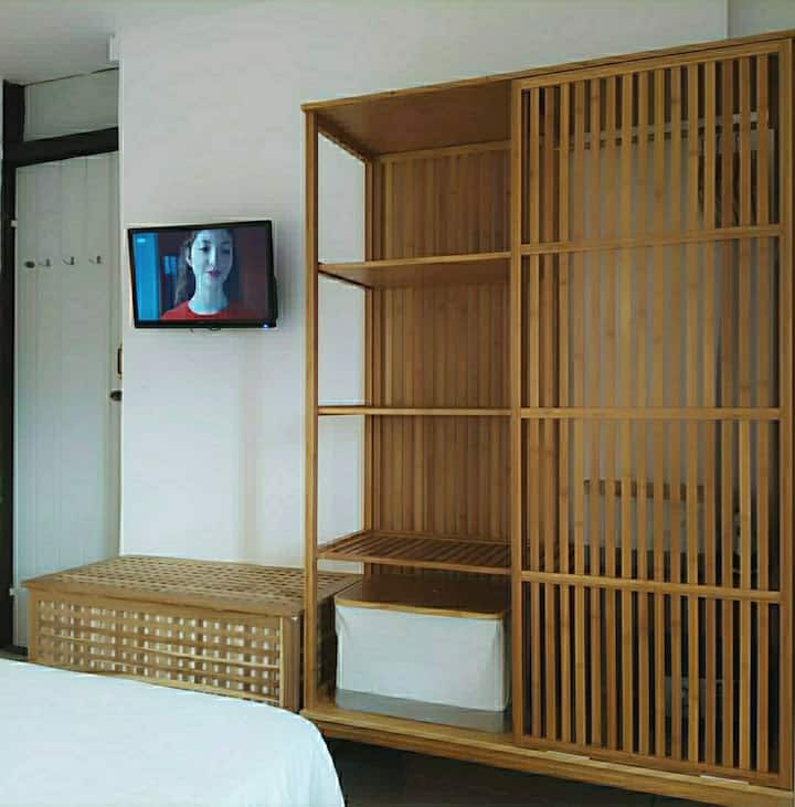 חדר שינה בקומת הקרקע