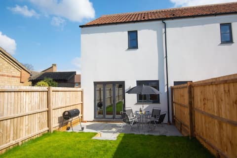 Popular Airbnb listing: A modern family friendly home. in Heacham