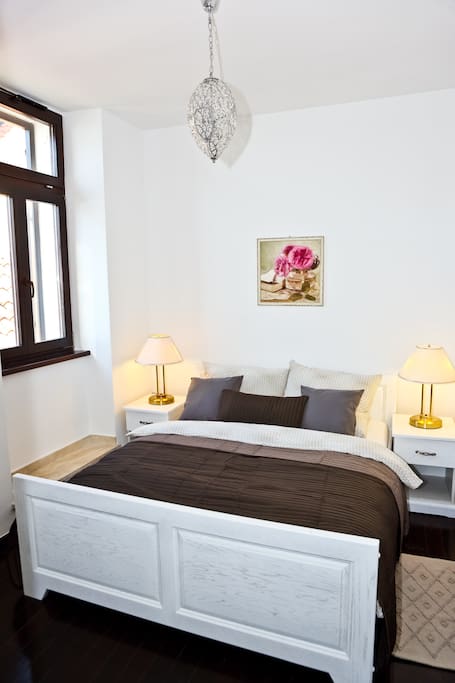 Bedroom with king size bed