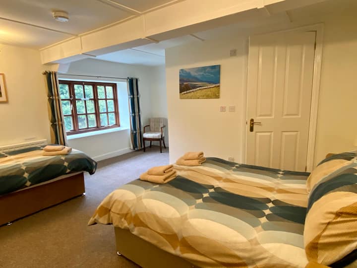 Dormitorio doble e individual con baño privado 