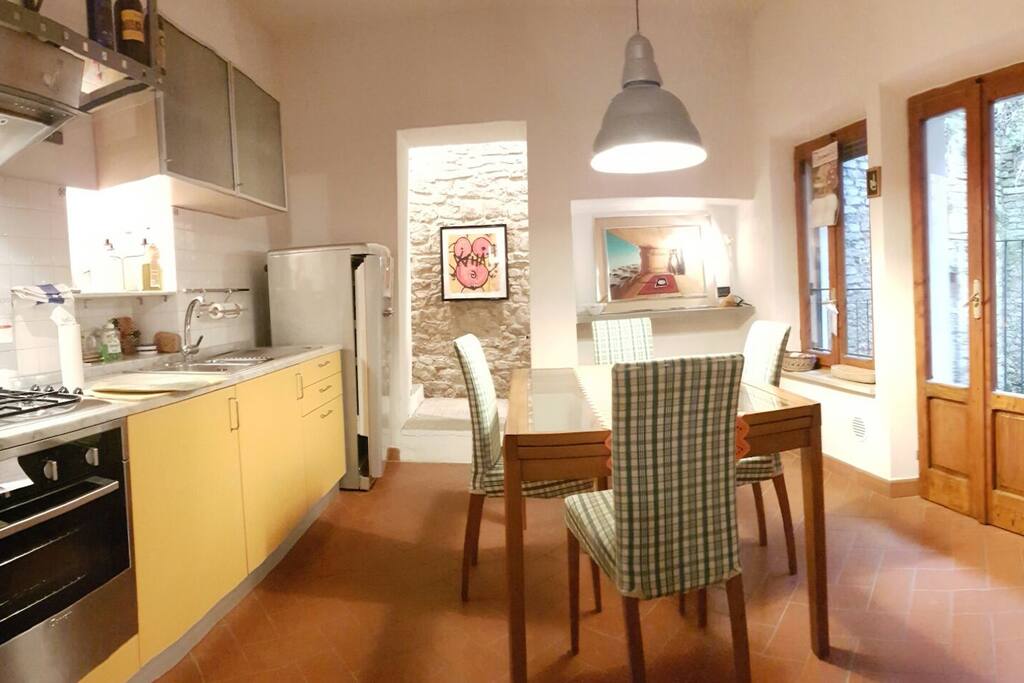 Cucina completamente attrezzata