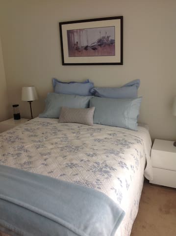 Private room in new home, Dunsborough Lakes