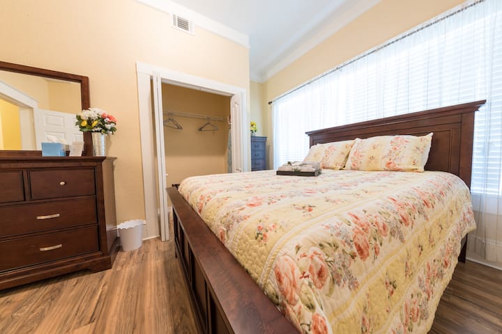 Bedroom #1, Downstairs Queen