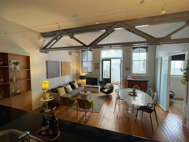 Modern warehouse apartment