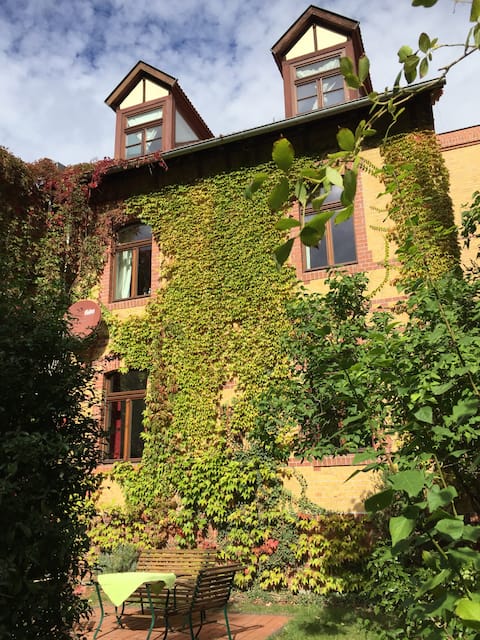 Cozy 2-room apartment in the Gründerzeithaus!