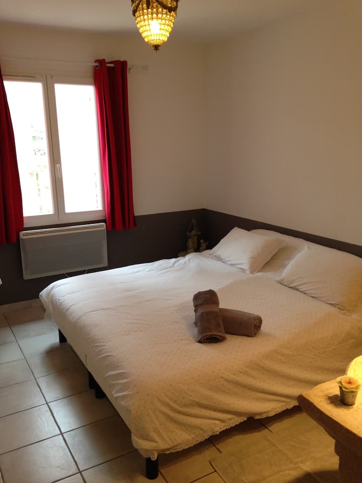 180/180 cama ( pode ser dividida em 90/90)