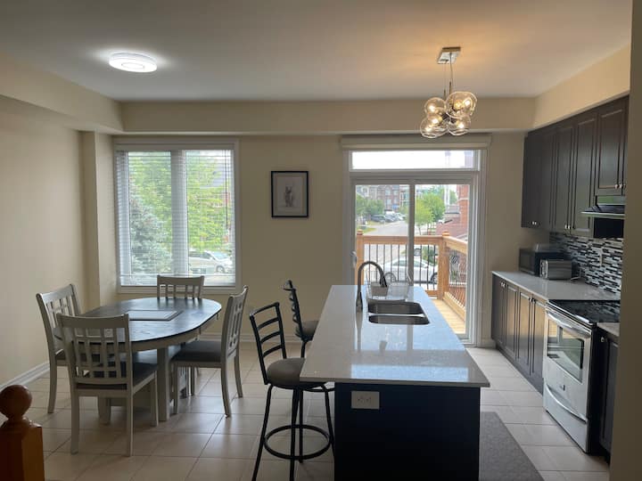 Yet Another Exquisite 3+1 Bedrooms Home Experience Townhouses for