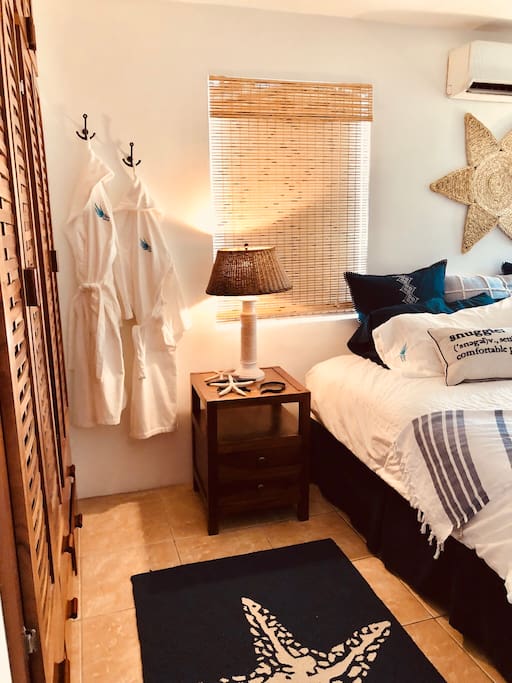 Master Bedroom - King Bed, Complimentary Robes for Jacuzzi and Pool