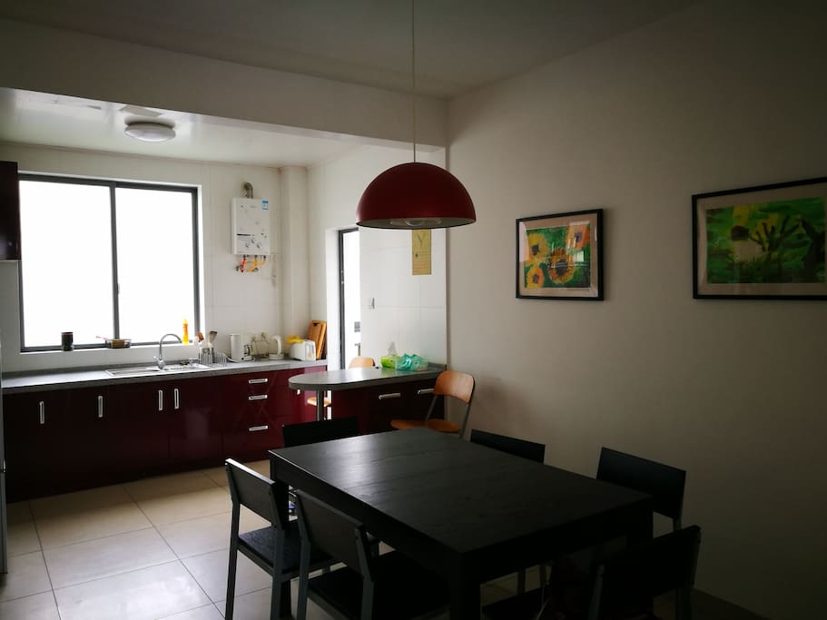 Kitchen and dining room 饭厅和厨房