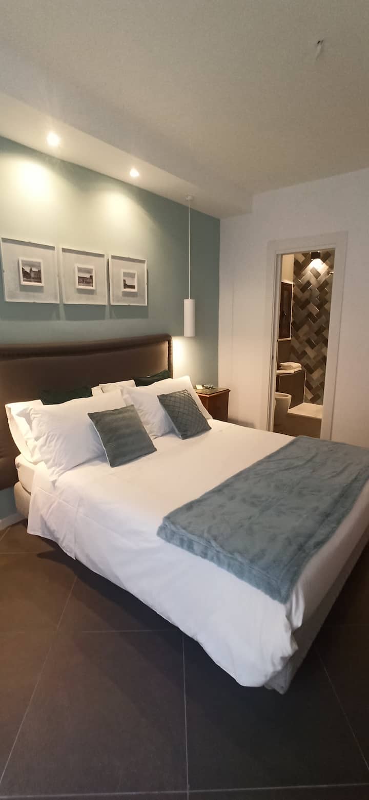 Igea ، غرفة نوم مزدوجة مع حمام خاص.