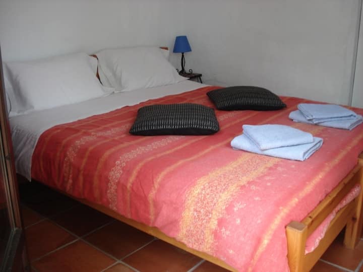 Dos camas muy comodas de 160cm. Se puede cambiar una por 2 camas individuales