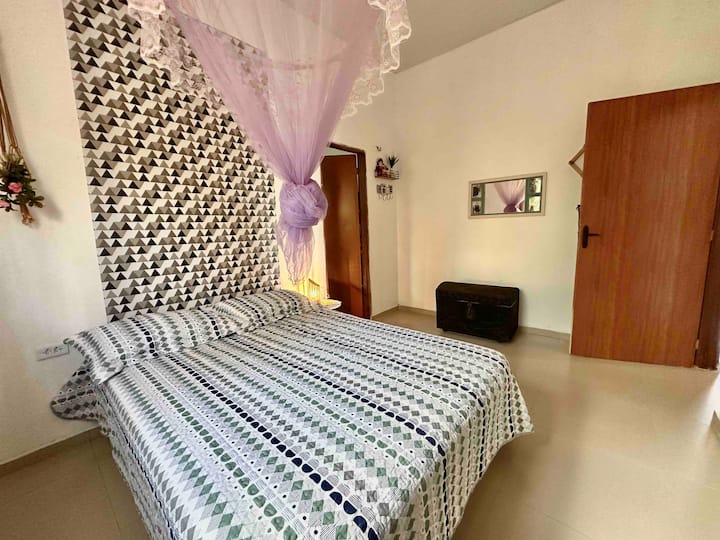 Апартамент с спалня