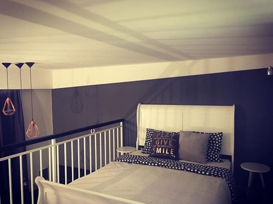 Bed sizes:1,40 X 2,00 m
The upstairs bedroom has a hight of 1,83m and the bathroom has a hight of 1,95m