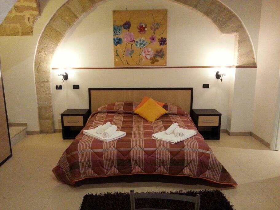 Letto matrimoniale monolocale