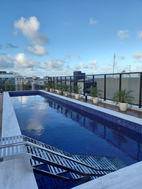 Flat a block from the BEACH and Largo de Tambaú!