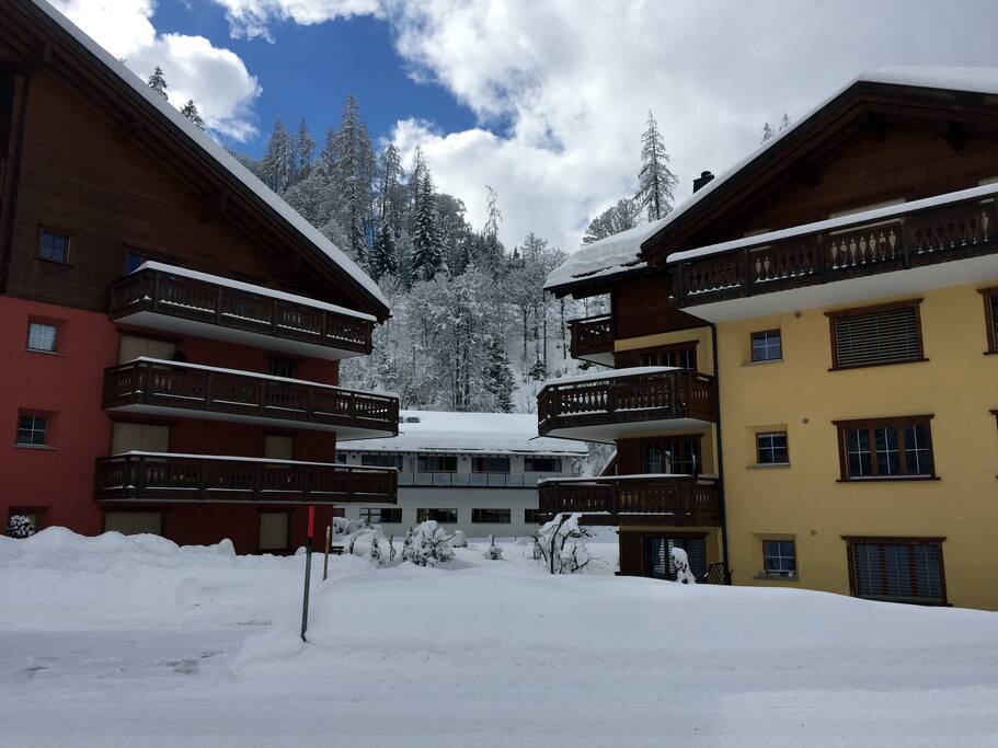 Winter: Side of Haus Rätia and Haus Alpina