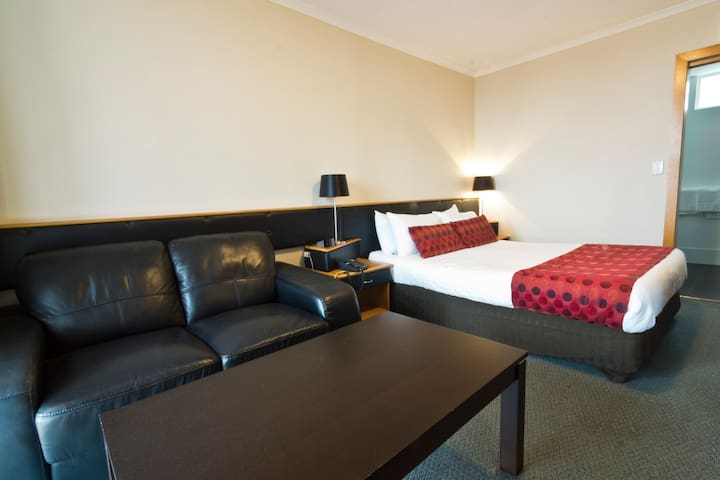 Commodore Regent Hotel