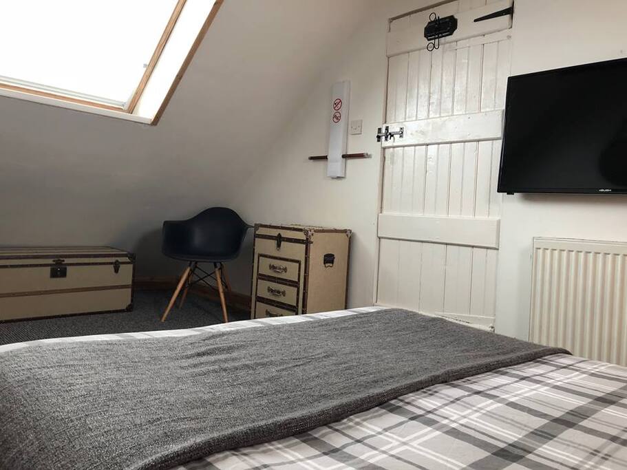 DOUBLE BEDROOM 1