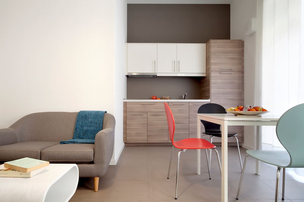 Zona living e angolo cottura