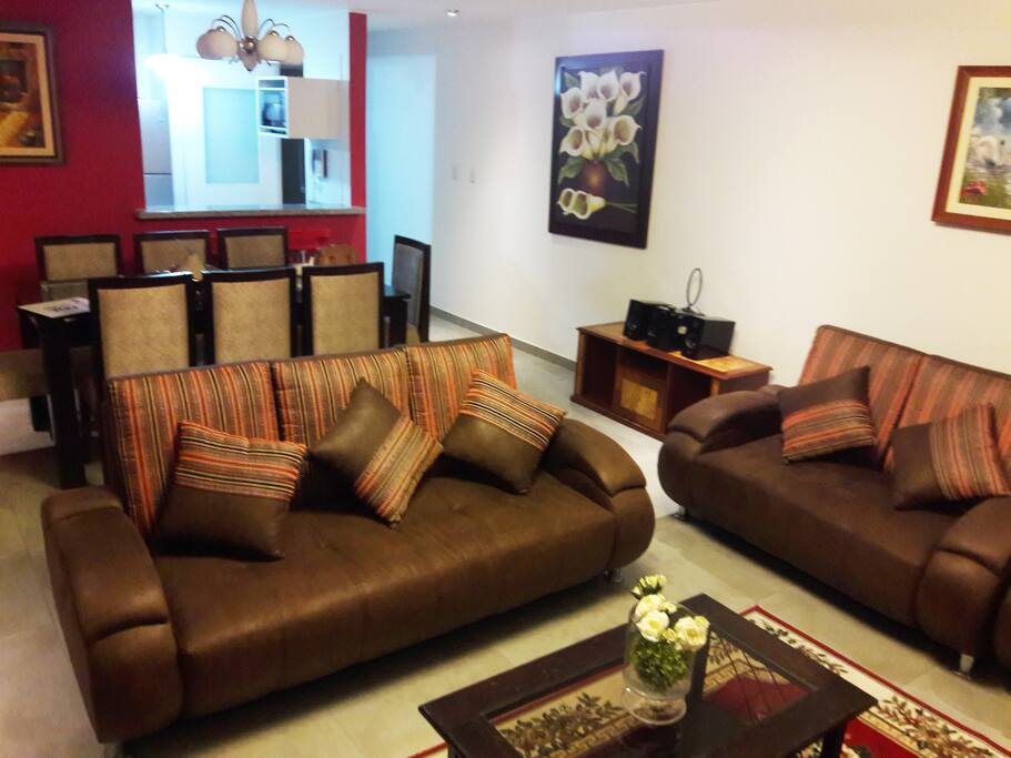 EQUIPADO CON TELEVISOR , EQUIPO DE SONIDO Y BLUERAY.