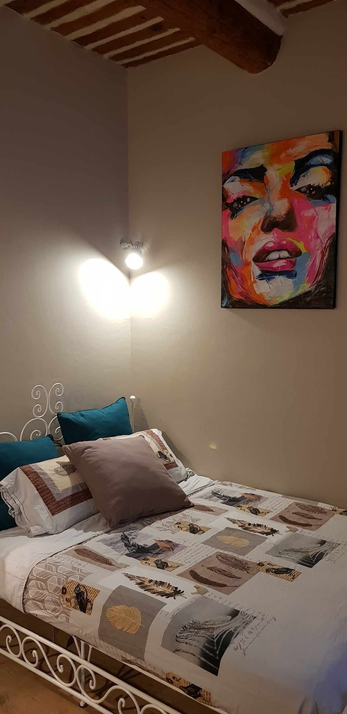 床140 ，带床上用品