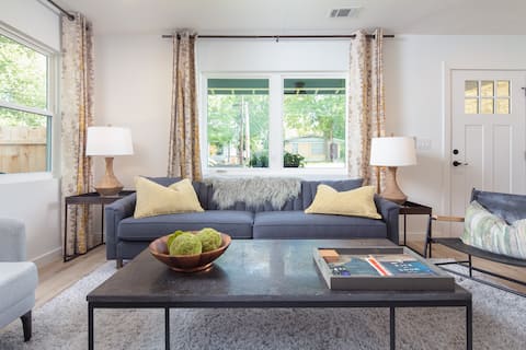 Top performing Airbnb: Charming Central Austin Bungalow in Highland