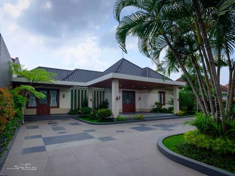 Cozy Dutch Style House at Jalan Ijen Malang